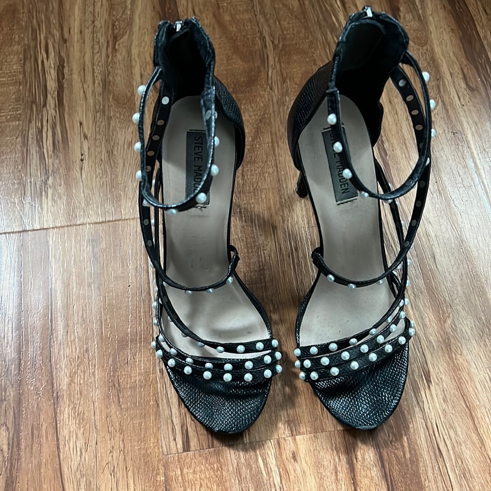 Steve Madden Strappy pearl pumps